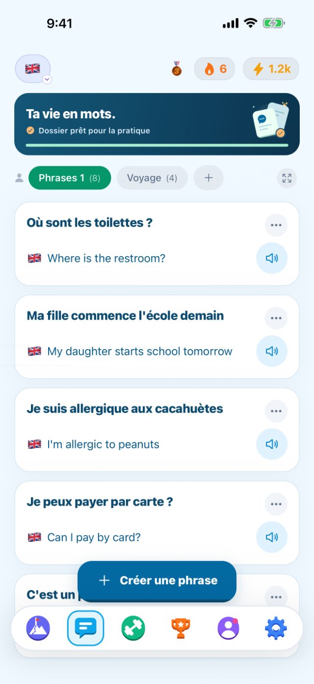 Le carnet de phrases PhrasiGo, avec des phrases en anglais enregistrées et leurs boutons audio